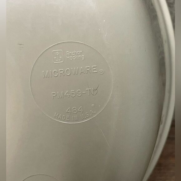 Anchor Hocking Microware Bundt Cake Oven/Microwave Pan Baking Ring 2.5 qt 9 1/4 - Picture 3 of 5